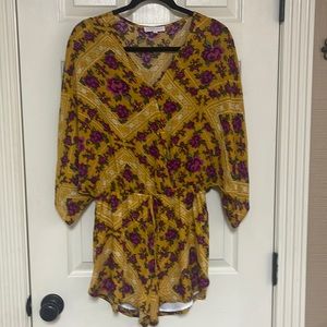Mary & Mabel romper size small. Great condition!